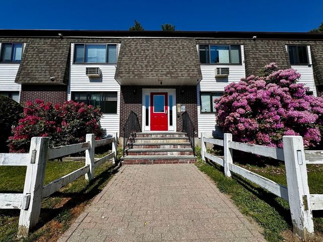 18 Pierce Street 3B, Foxboro, MA 02035