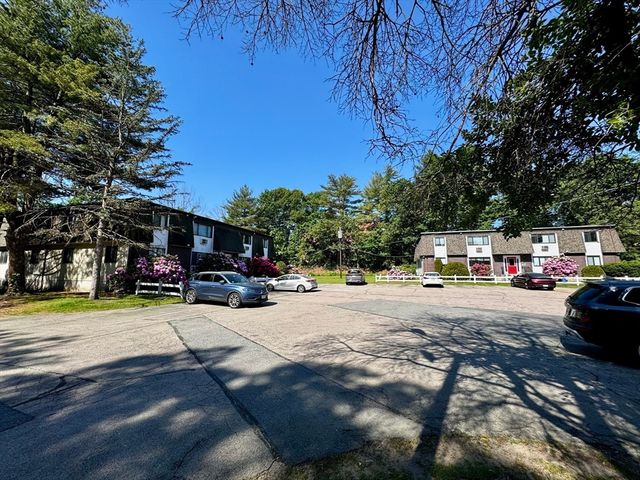 18 Pierce Street 3B, Foxboro, MA 02035