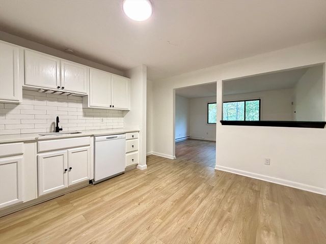 18 Pierce Street 3B, Foxboro, MA 02035