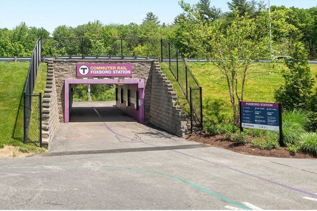 18 Pierce Street 3B, Foxboro, MA 02035