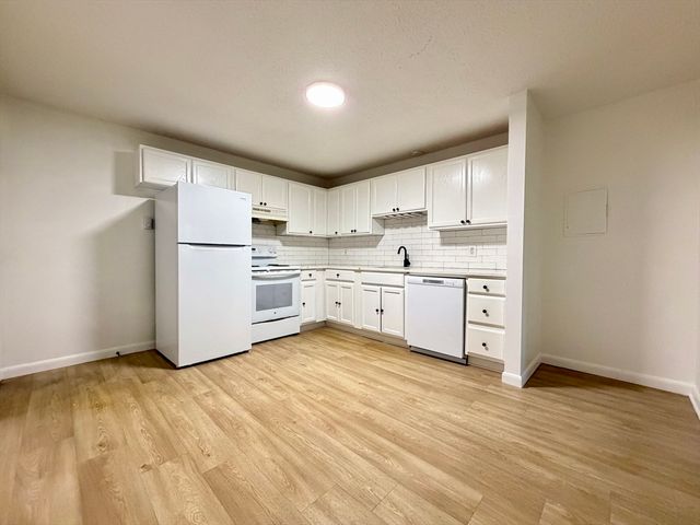 18 Pierce Street 3B, Foxboro, MA 02035