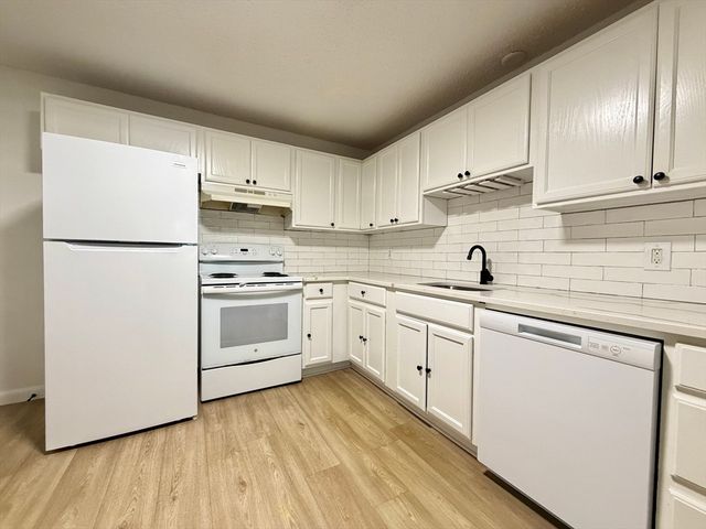 18 Pierce Street 3B, Foxboro, MA 02035