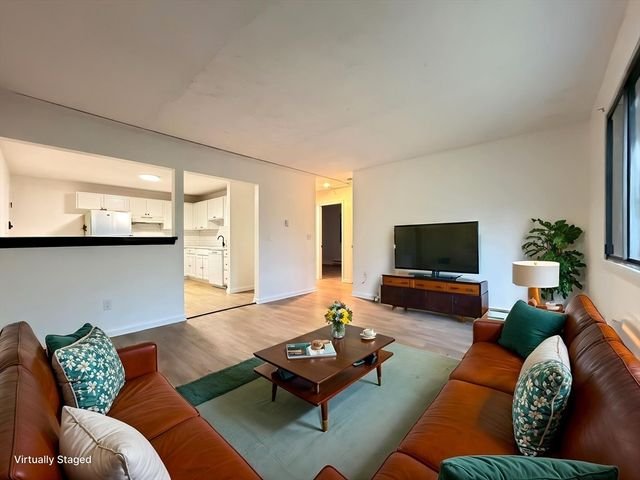 18 Pierce Street 3B, Foxboro, MA 02035