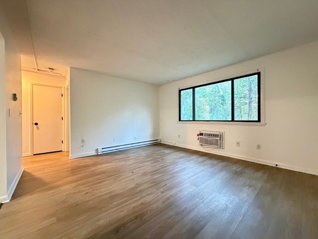 18 Pierce Street 3B, Foxboro, MA 02035