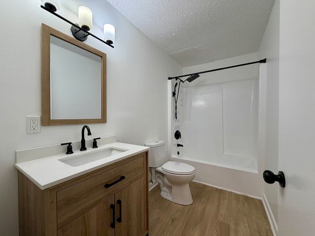 18 Pierce Street 3B, Foxboro, MA 02035