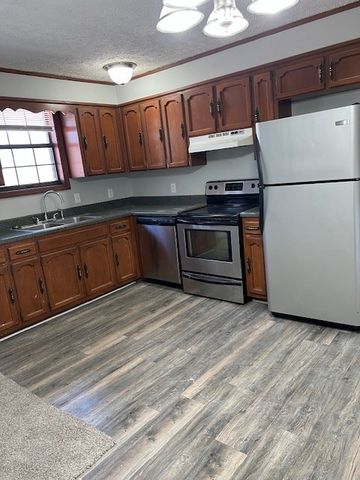 1613 Hartsville Pike, Gallatin, TN 37066