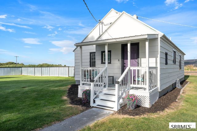 970 N 1000 E, Shelley, ID 83274