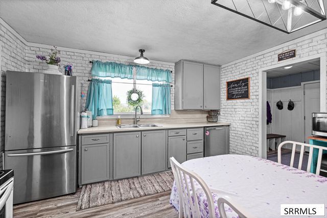 970 N 1000 E, Shelley, ID 83274