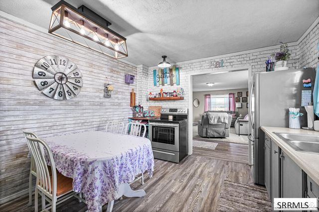 970 N 1000 E, Shelley, ID 83274