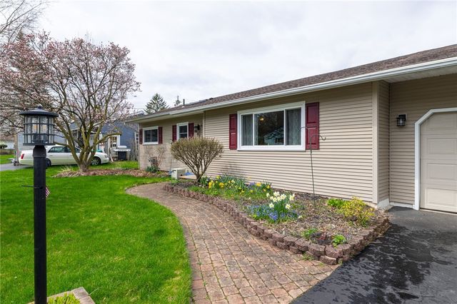 27 Florendin Drive, Henrietta, NY 14467