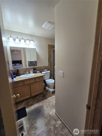 15407 8th Avenue Court E, Tacoma, WA 98445