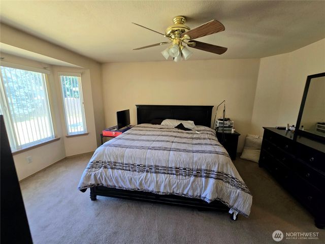 15407 8th Avenue Court E, Tacoma, WA 98445