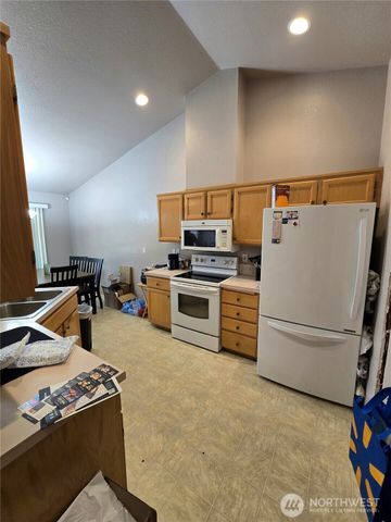 15407 8th Avenue Court E, Tacoma, WA 98445