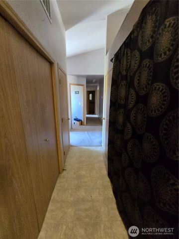 15407 8th Avenue Court E, Tacoma, WA 98445