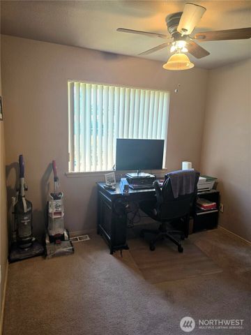 15407 8th Avenue Court E, Tacoma, WA 98445