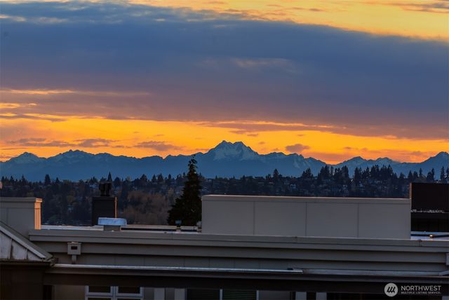 138 8th Court, Kirkland, WA 98033