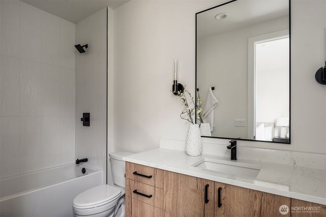 138 8th Court, Kirkland, WA 98033