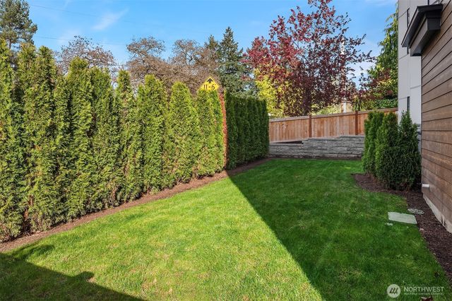 138 8th Court, Kirkland, WA 98033