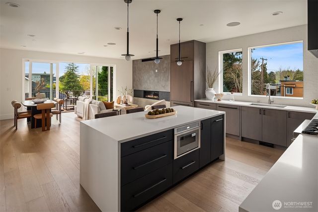 138 8th Court, Kirkland, WA 98033