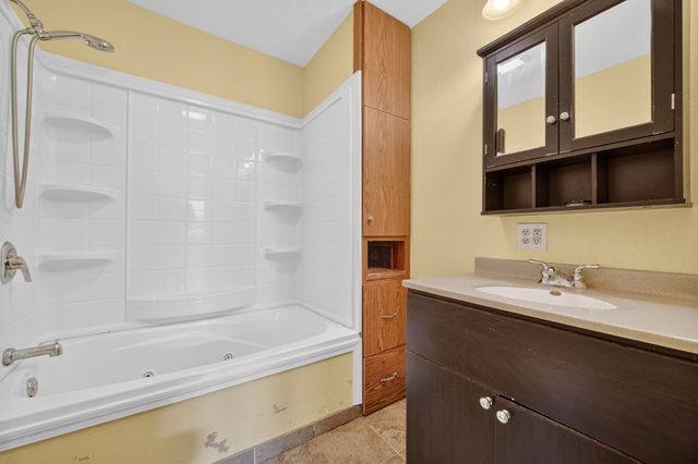 3411 Bowdoin Street, Des Moines, IA 50313