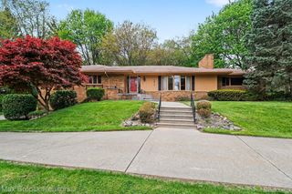 2870 Thedford Road, Bloomfield Hills, MI 48304