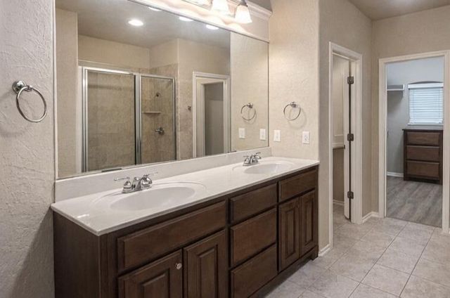 832 Carol Ann Place, Moore, OK 73160