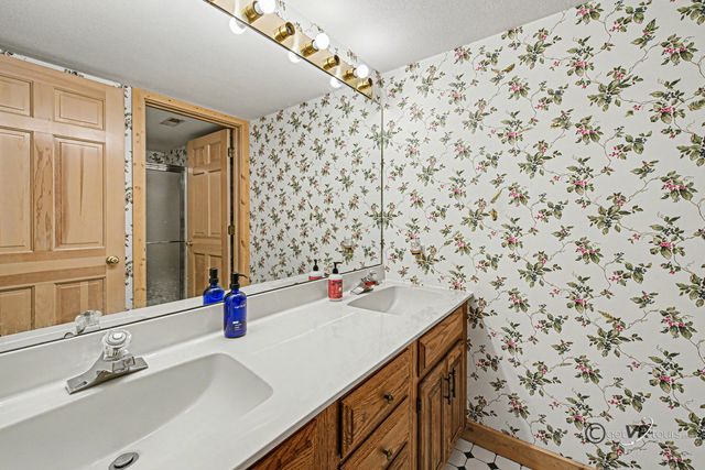 5 Knoll Court, Galena, IL 61036