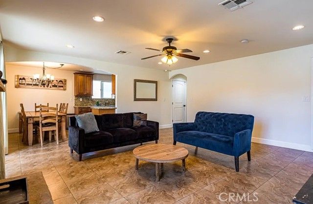 7101 Fallbrook Avenue, West Hills (los Angeles), CA 91307