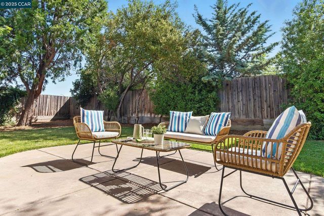 709 Harvard Dr, Pleasant Hill, CA 94523