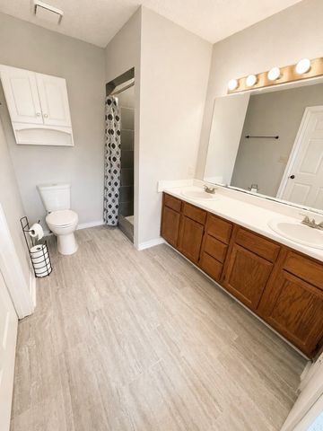 809 John Albert Dr, East Bernard, TX 77435