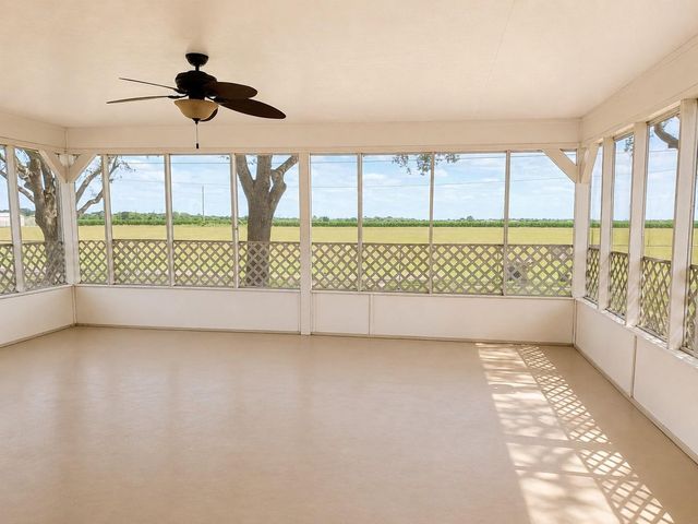 809 John Albert Dr, East Bernard, TX 77435