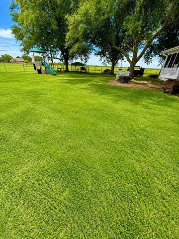 809 John Albert Dr, East Bernard, TX 77435