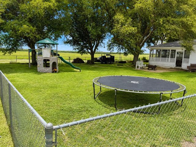 809 John Albert Dr, East Bernard, TX 77435