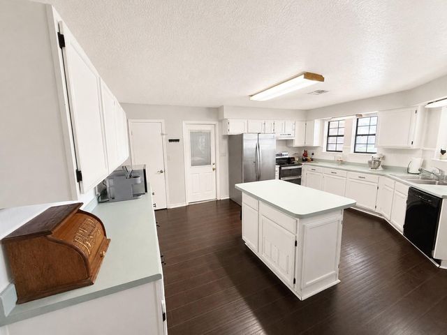 809 John Albert Dr, East Bernard, TX 77435