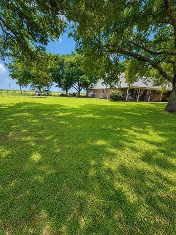 809 John Albert Dr, East Bernard, TX 77435