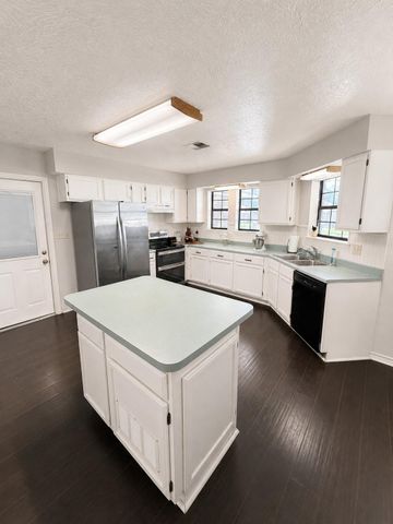 809 John Albert Dr, East Bernard, TX 77435