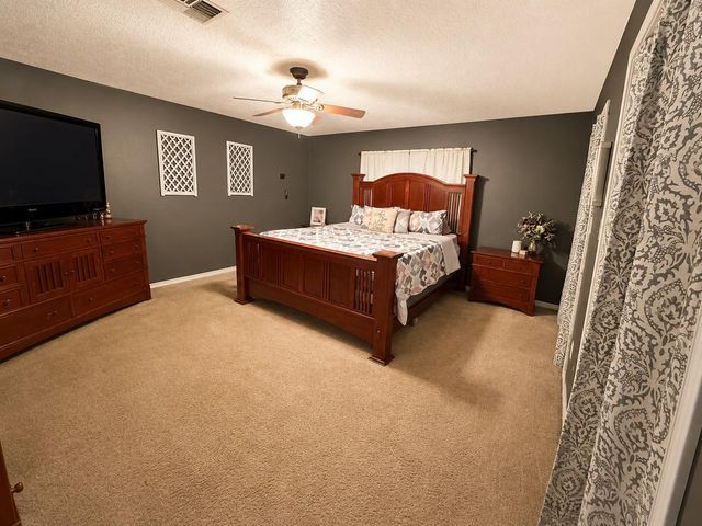 809 John Albert Dr, East Bernard, TX 77435