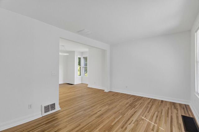 1323 4th Street E, Saint Paul, MN 55106