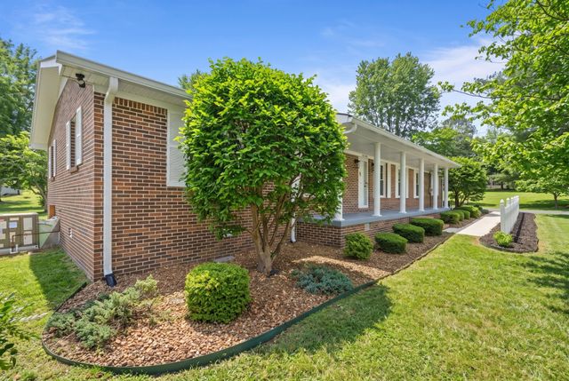 215 Hill St, Estill Springs, TN 37330