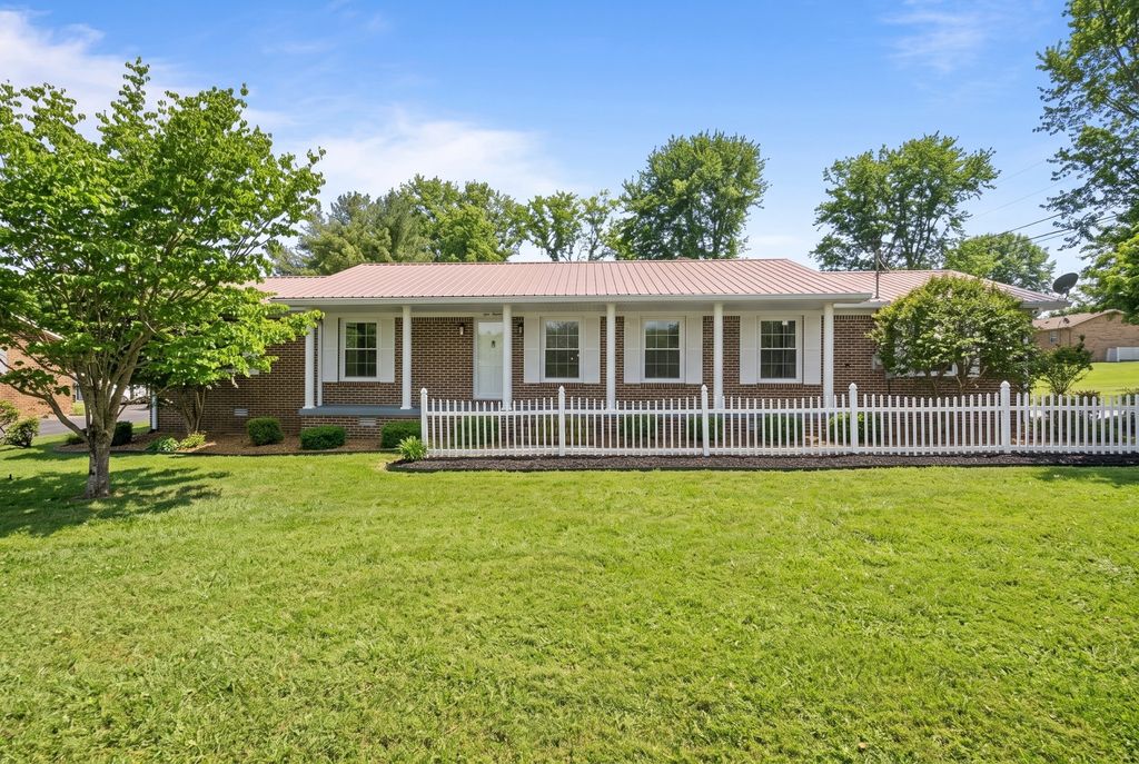 215 Hill St, Estill Springs, TN 37330