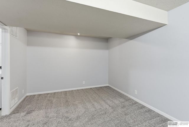 7511 N 73 Circle, Omaha, NE 68122
