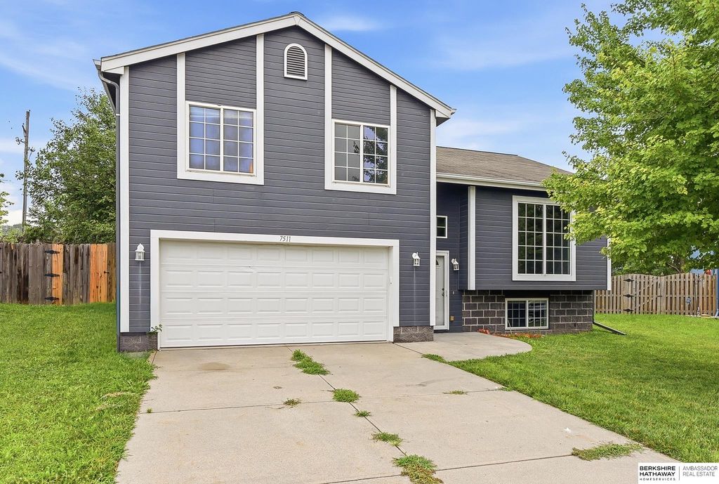 7511 N 73 Circle, Omaha, NE 68122