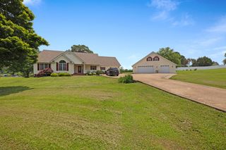 112 Stillwater Dr, Paris, TN 38242