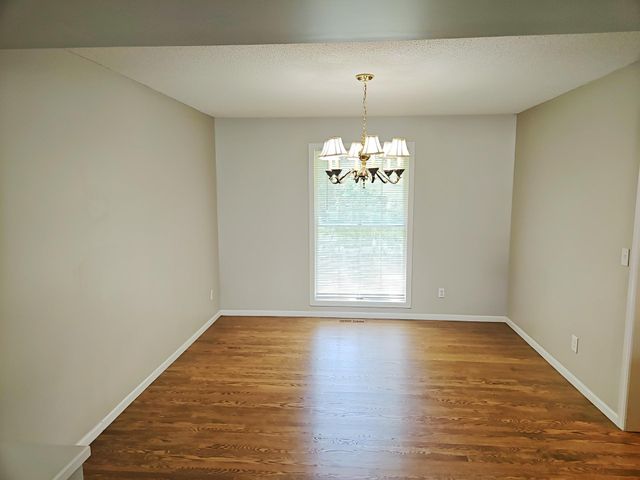 8982 Hunters Trail, Woodbury, MN 55125