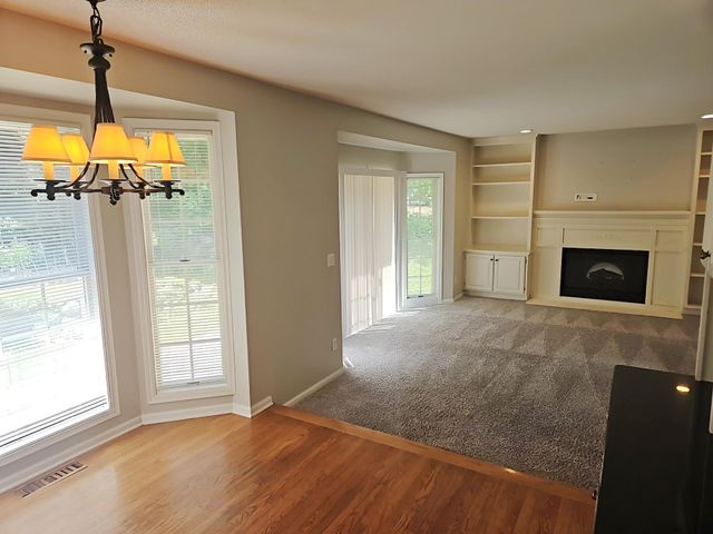 8982 Hunters Trail, Woodbury, MN 55125
