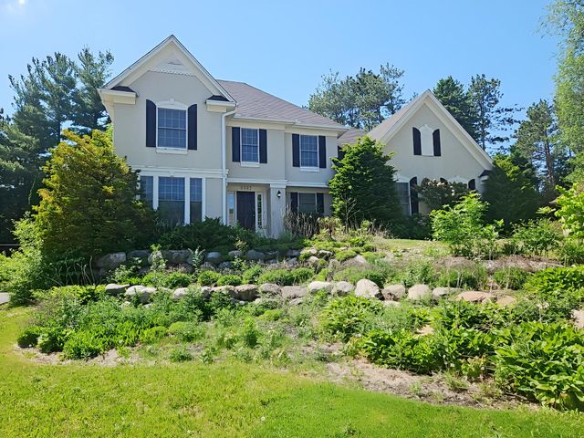 8982 Hunters Trail, Woodbury, MN 55125