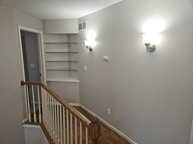 8982 Hunters Trail, Woodbury, MN 55125