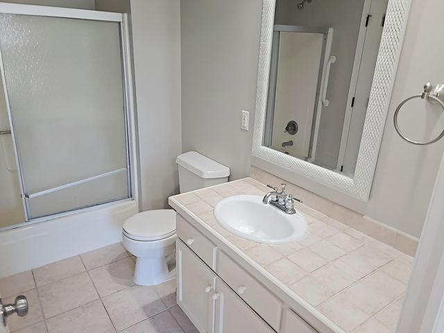 8982 Hunters Trail, Woodbury, MN 55125
