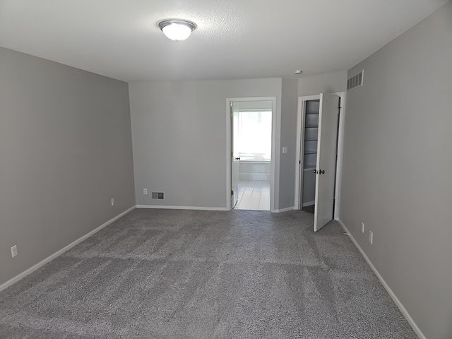 8982 Hunters Trail, Woodbury, MN 55125