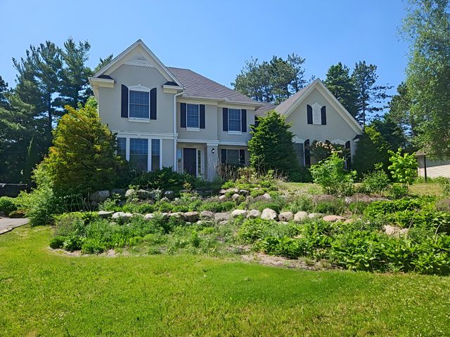 8982 Hunters Trail, Woodbury, MN 55125